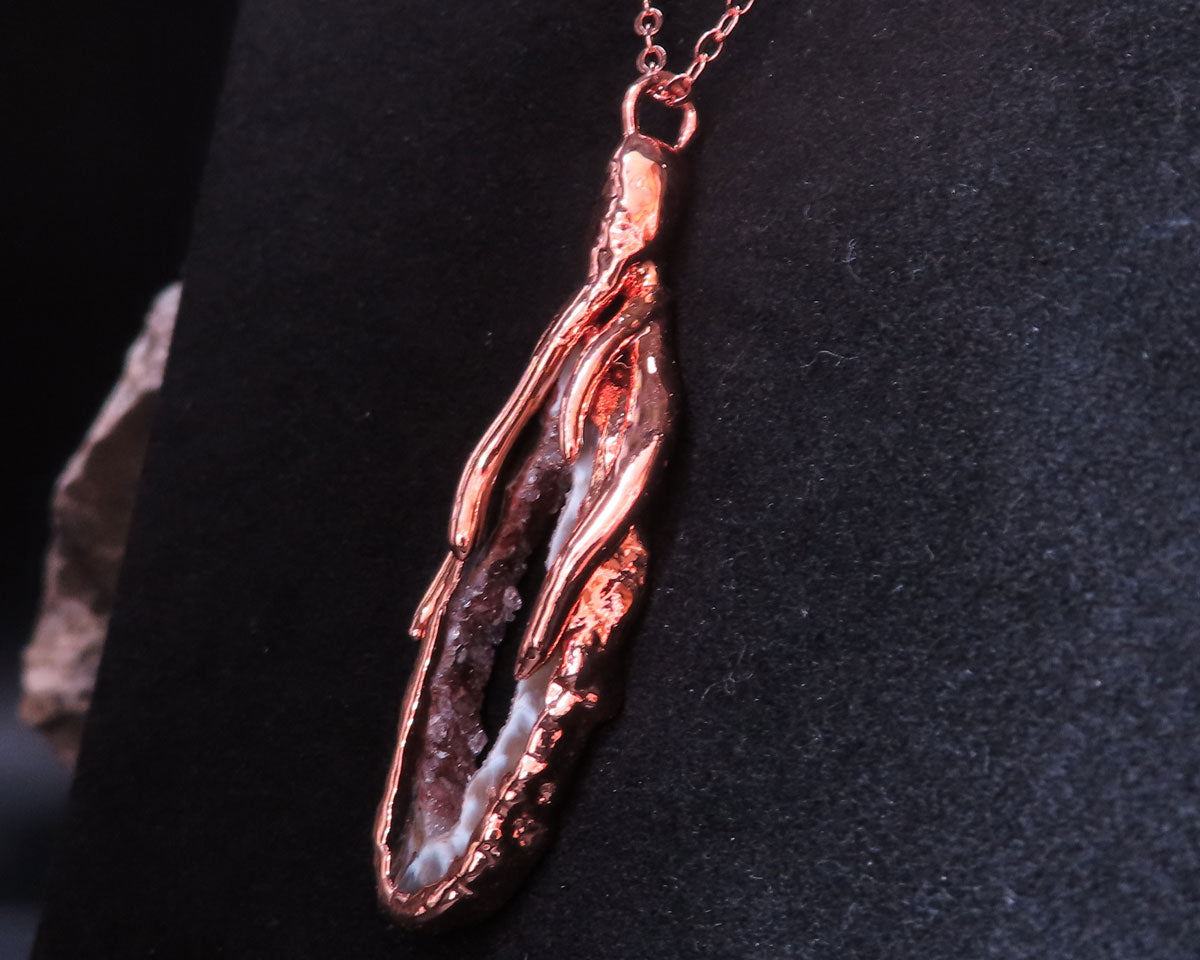 Electroplated Oco with Roots Pendant